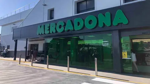 Fachada Mercadona en Sanl&uacute;car de Barrameda