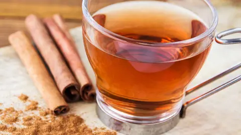 Estos son los 6 grandes beneficios de tomar el saludable t&eacute; de canela