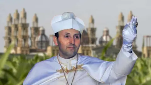 Pillan a un expapa de El Palmar de Troya cultivando droga en su propia casa