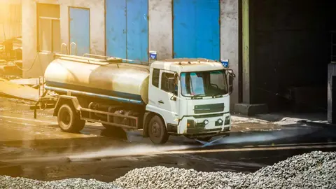 Un cami&oacute;n en una cantera