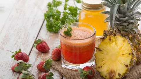 Jugo de pi&ntilde;a y fresa