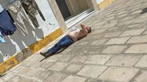 Hombre cae desplomado mientras estaba tendiendo en Jerez de la Frontera 