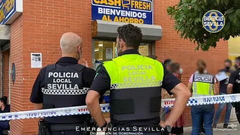 Atracador abatido a tiros en Sevilla tras disparar en el atraco a un supermercado