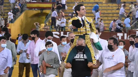 Juan Ortega sale a hombros en Jerez de la Frontera