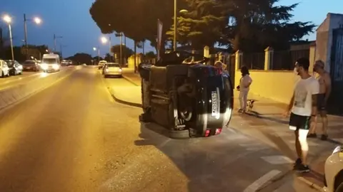 Vuelco de un coche en Puerto Real