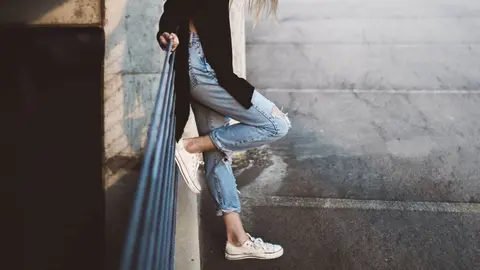 Una menor ha sido asesinada por llevar vaqueros