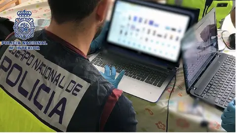 Dos hombres han sido detenidos por pedir material pornogr&aacute;fico a menores