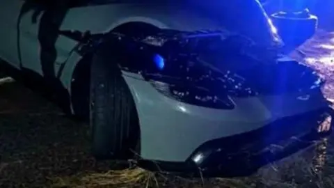 Aston Martin del youtuber Salva despu&eacute;s del accidente