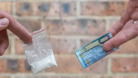 Una asociaci&oacute;n de fumadores de cannabis ha sido descubierta por vender droga