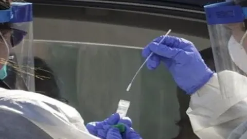 Los positivos por Coronavirus mantienen su tendencia al alza en Andaluc&iacute;a