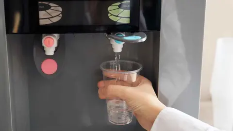 Beber agua caliente ayuda a bajar de peso m&aacute;s que el agua fr&iacute;a