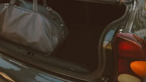 Una mujer ha conducido varios meses con los cad&aacute;veres de sus sobrinos menores de edad