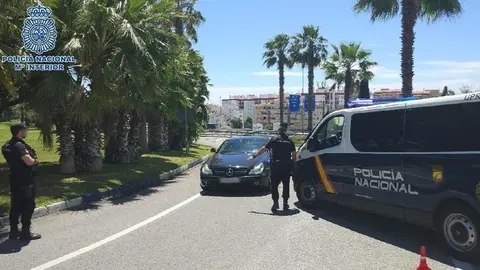 Polic&iacute;a Nacional durante un control en M&aacute;laga