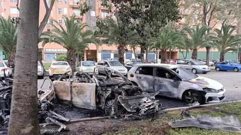 Quema de coches en Sevilla