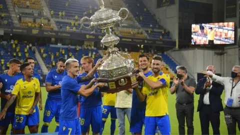 El C&aacute;diz CF se lleva el Trofeo Ram&oacute;n de Carranza ante el Atl&eacute;tico de Madrid, campe&oacute;n de LaLiga