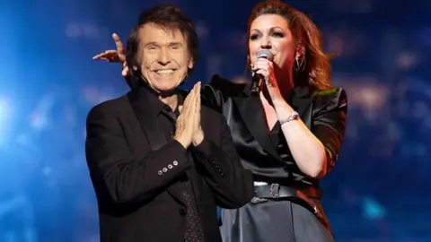 C&aacute;diz disfruta el fin de semana al son de la Ni&ntilde;a Pastori y Raphael