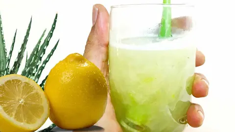 El agua de aloe vera con lim&oacute;n es saludable para la salud y bueno para adelgazar