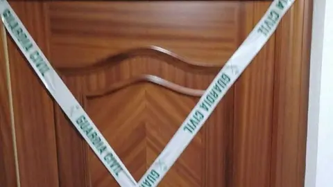 La puerta del domicilio donde ocurrieron los hechos