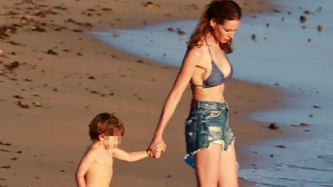 Eva Gonz&aacute;lez toda una madraza sin Cayetano Rivera a la vista este verano