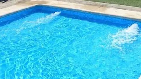 Un hombre ha muerto en una piscina