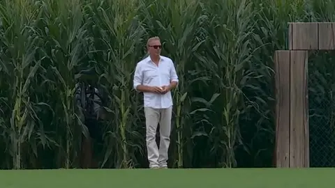 Locura con Kevin Costner recreando Field of Dreams en la MLB entre Yankees y White Sox 3