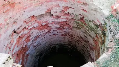 El pozo de la finca donde cay&oacute; el hombre