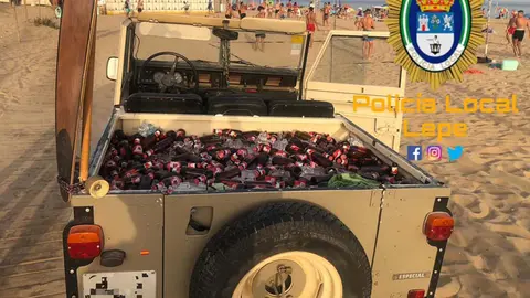 Todoterreno lleno de cerveza en una playa de Lepe