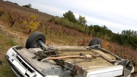 Un coche vuelca en un brutal accidente en C&oacute;rdoba dejando cinco heridos
