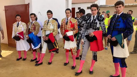 1 Los novilleros en el patio de caballos