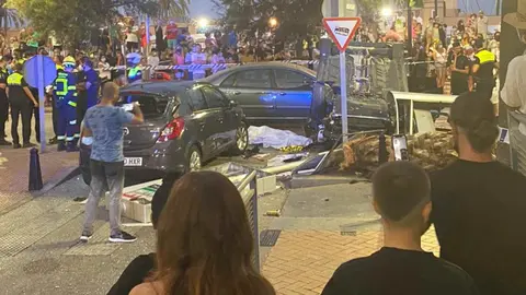 Terrible accidente m&uacute;ltiple en Fuengirola acaba con un ciclista muerto