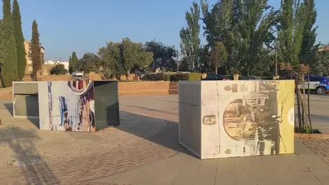 Destrozan una exposici&oacute;n en la plaza Julia Gemella Acci de Granada