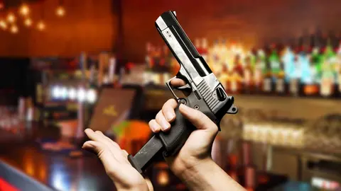 Apunta a la frente del camarero con una pistola para pedir una copa en Almer&iacute;a