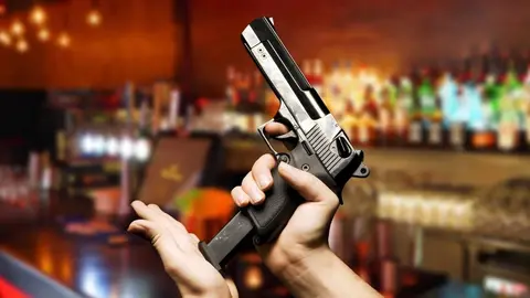 Apunta a la frente del camarero con una pistola para pedir una copa en Almer&iacute;a