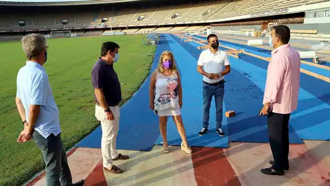 Mamen S&aacute;nchez supervisa las obras en el Estadio Municipal de Chap&iacute;n