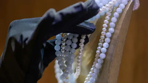 Eran 4, y la Guardia Civil de Almer&iacute;a los pill&oacute; con&nbsp;joyas, relojes y m&oacute;viles en la mano