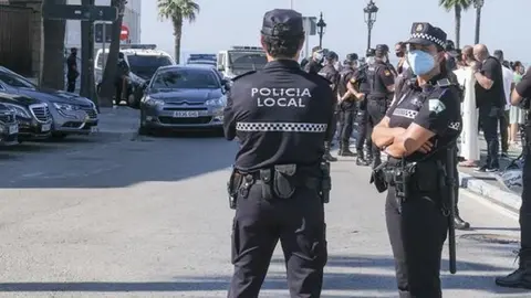 La Polic&iacute;a Local de C&aacute;diz ha desalojado 200 veh&iacute;culos