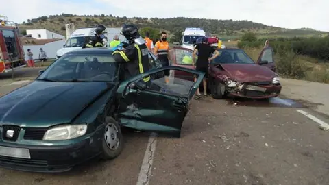 Brutal colisi&oacute;n entre dos coches en Dilar