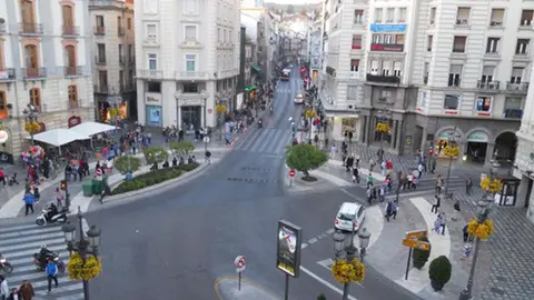 Una explosi&oacute;n en un local en el centro de Granada deja un trabajador herido