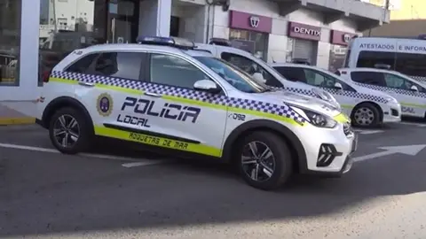 Rajan las ruedas de 10 coches de la Polic&iacute;a Local de Roquetas de Mar (Almer&iacute;a)