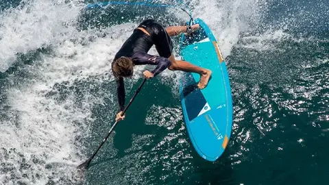 Una mujer ha sido rescatada practicando paddle surf en Barbate