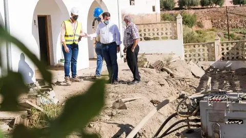 La Diputaci&oacute;n de Almer&iacute;a refuerza el muro que protege el acceso norte de Canj&aacute;yar