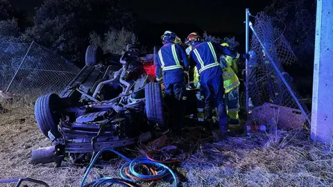 Un hombre ha muerto tras volcar su coche en la carretera en &Uacute;beda
