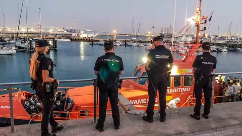 87 ciudadanos marroqu&iacute;es son rescatados en C&aacute;diz en plena tarde