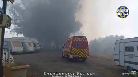 Incendio de un parking de caravanas en Sevilla