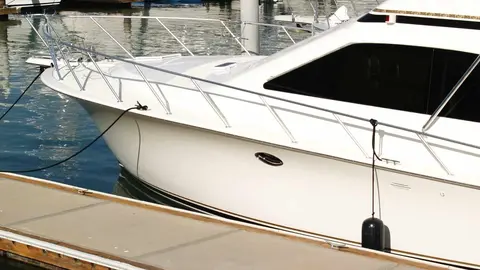 Explota una lancha en el puerto de Benalm&aacute;dena causando un herido