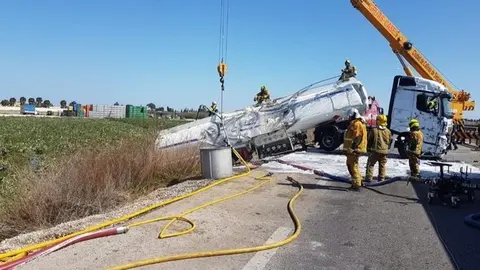 Vuelcan dos camiones en And&uacute;jar (Ja&eacute;n)