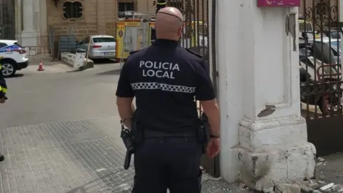 Un cami&oacute;n choca contra la entrada de Valc&aacute;rcel en C&aacute;diz