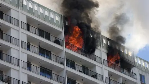 Incendio en un bloque de viviendas de V&iacute;car
