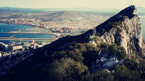 La L&iacute;nea de la Concepci&oacute;n vista desde el Pe&ntilde;&oacute;n de Gibraltar