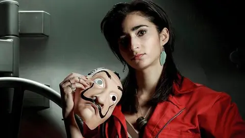 Alba Flores interpretando el papel de Nairobi en La Casa de Papel